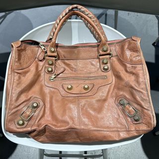 (Category: ) located in . Submitted by chic.botique (Listing ID 1458221541, Image 1). Description: .