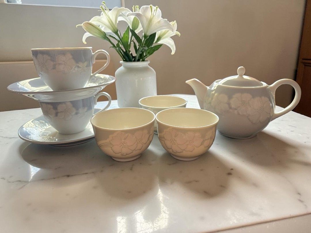 Givenchy Teacup Set (1 teapot, 3 teacup, 2 teacuo duo) (Category: Coffee & Tea Tableware) located in Quezon City. Submitted by buybyestuffmnl (Listing ID 1458132706, Image 1). Description: .