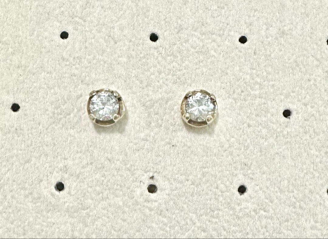 Gold Diamond Stud Earrings (Category: Earrings) located in Quezon City. Submitted by mystash2.o (Listing ID 1458230178, Image 1). Description: - Pair of gold stud earrings - Natural Diamonds - Total weight: 3.9g - Comes with butterfly backs - Ideal for everyday wear Kindly respect the posted price. Reasonable offers are welcome, but lowball offers may not receive a response. Thank you for understanding. .