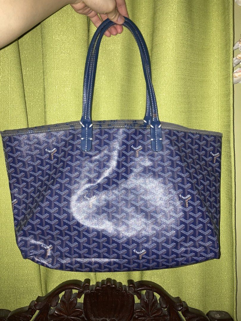 GOYARD MEDIUM (Category: Luxury Bags & Wallets) located in Manila. Submitted by vintagefirstladyy_2.0 (Listing ID 1458254531, Image 2). Description: super lambot, can be folded and creases are not permanent issue: the paint lining cracks and peels, no wallet .