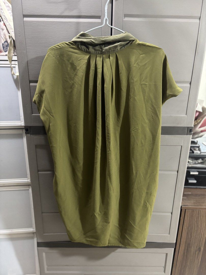 Green dress (Category: Dresses) located in Manila. Submitted by mikay_936 (Listing ID 1458232644, Image 2). Description: no issue.