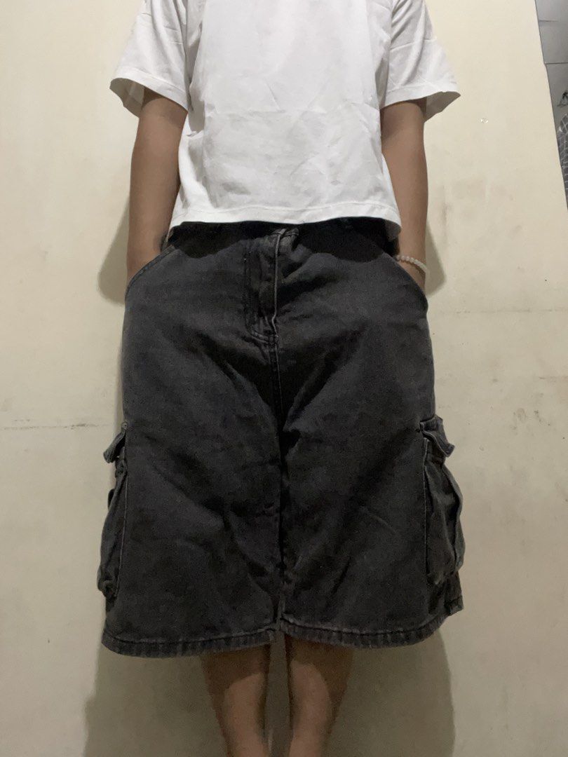 Grey Denim Cargo Shorts with Belt (Category: Shorts) located in Mabalacat. Submitted by cornistaja55233 (Listing ID 1458193269, Image 1). Description: Waist: Half Garter up to 36 Thigh: 14 Length: 24 Leg Hole: 14 449 + Shipping fee - Grey denim cargo shorts - Includes a black belt - Multiple pockets for ample storage - Relaxed fit for comfortable, casual wear - Versatile design, pairs well with most tops - Ideal for everyday outfits.