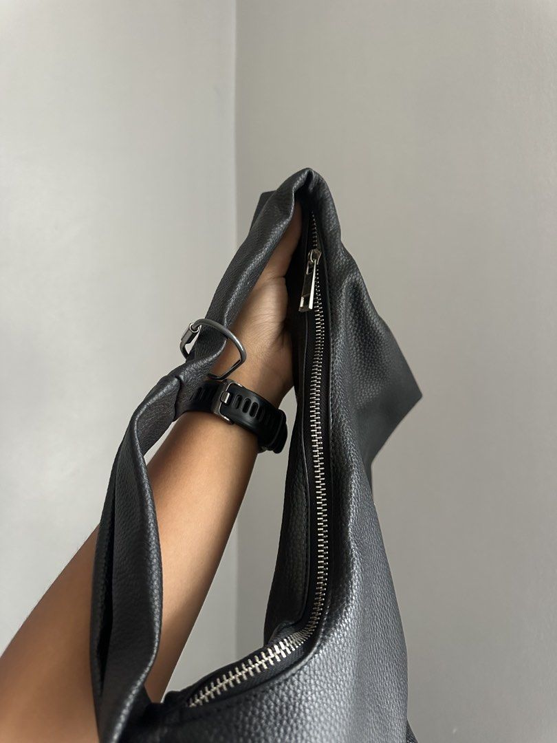 GVN Black Leather Hobo Bag (First Version) (Category: Shoulder Bags) located in Quezon City. Submitted by tangled8 (Listing ID 1458154297, Image 3). Description: .