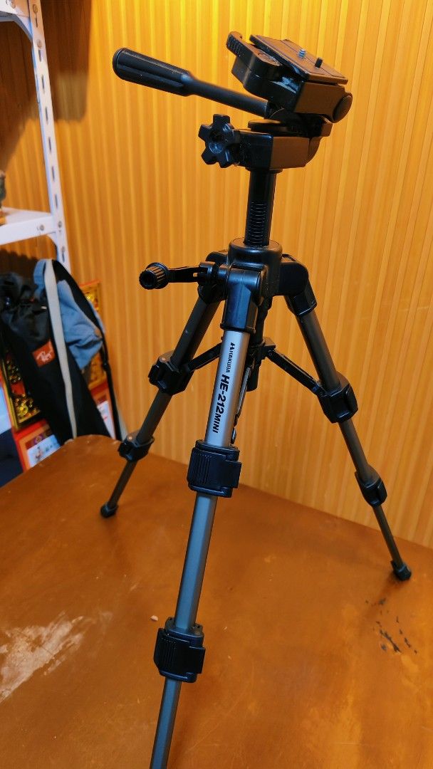 Hakuba HE-212 MINI Tripod (Category: Tripods & Monopods) located in Bulacan. Submitted by babz30261 (Listing ID 1458154106, Image 3). Description: - Hakuba HE-212 MINI Tripod - Compact and portable design - Ideal for travel or small spaces - Adjustable legs and head for versatile positioning - Easy to set up and use - Achieve stable shots.