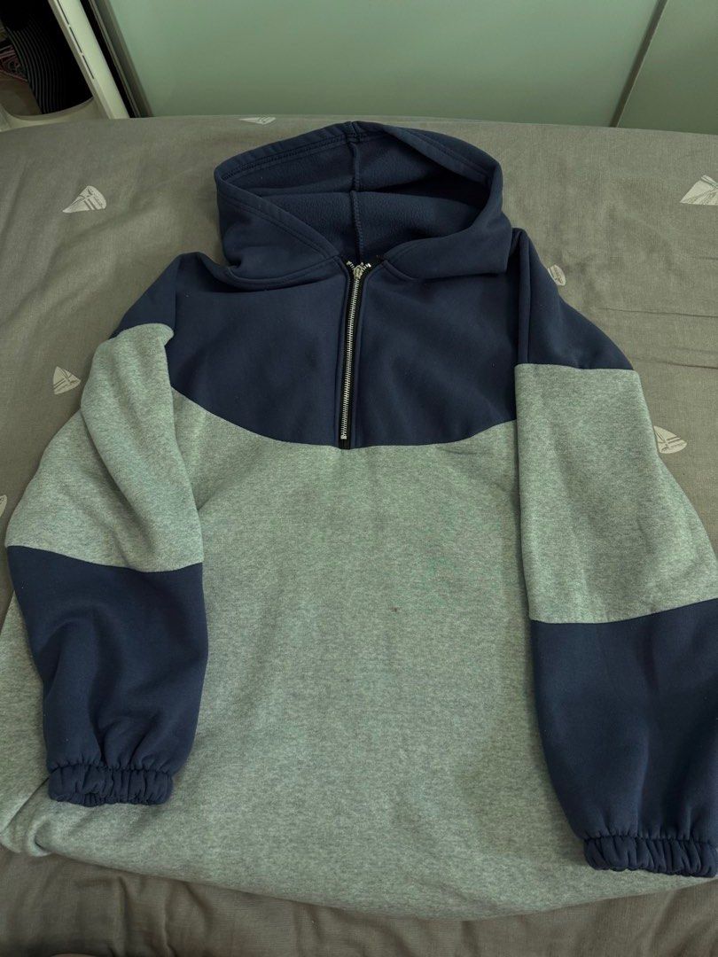 Halfzip pullover (Category: Hoodies) located in Singapore. Submitted by layndon (Listing ID 1458147643, Image 1). Description: .