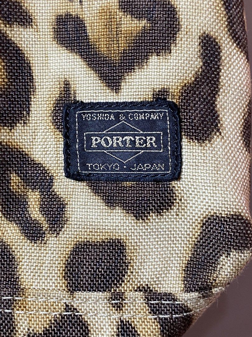 HEAD PORTER - Leopard Tote Bags (Category: Tote Bags) located in Quezon City. Submitted by loloyz123 (Listing ID 1458238874, Image 3). Description: HEAD PORTER - Leopard Tote Bags Condition: Very good Color rate: 10/10 Color: Leopard/ Brown Size: Xlarge l: 15 W: 22 inches.