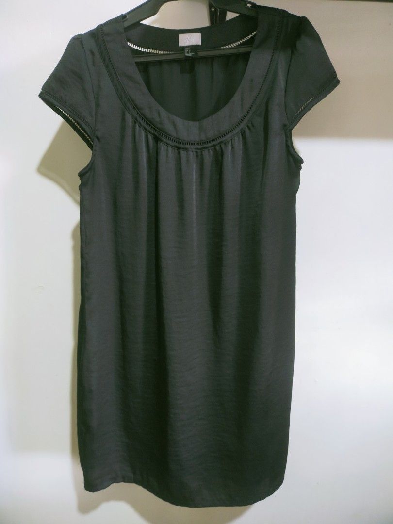 H&M Black Satin Dress (Category: Dresses) located in Quezon City. Submitted by mcmp1216 (Listing ID 1458140294, Image 1). Description: Gently worn satin fully lined. Excellent pre-owned condition. Size 8 - in elegant black. For Petite body size. Please refer to all photos for details and condition. Measurements are approximate and are taken straight across without stretching. 18.5" chest (armpit to armpit) 17.5" waist 20" hips 32.5" total length 
