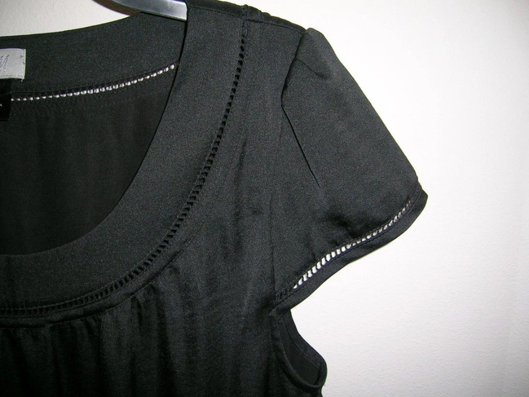 H&M Black Satin Dress (Category: Dresses) located in Quezon City. Submitted by mcmp1216 (Listing ID 1458140294, Image 2). Description: Gently worn satin fully lined. Excellent pre-owned condition. Size 8 - in elegant black. For Petite body size. Please refer to all photos for details and condition. Measurements are approximate and are taken straight across without stretching. 18.5" chest (armpit to armpit) 17.5" waist 20" hips 32.5" total length 