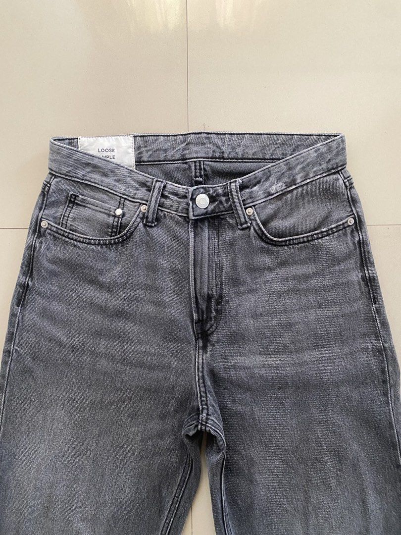 H&M Loose Ample Grey Denim Jeans Size 32 (Category: Jeans) located in Batangas. Submitted by azherxen (Listing ID 1458155775, Image 2). Description: H&M Loose Ample Grey Denim Jeans Size: 32/40/8.