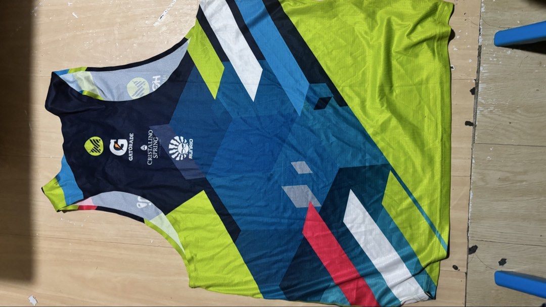 Hoka Run 2026 Singlet (Category: Activewear) located in Quezon City. Submitted by jerkyjake (Listing ID 1458266330, Image 2). Description: Hoka Midnight Run Asia Singlet Size: Large MOP: Gcash Delivery: lalamove/grab/j&t (c/o buyer).