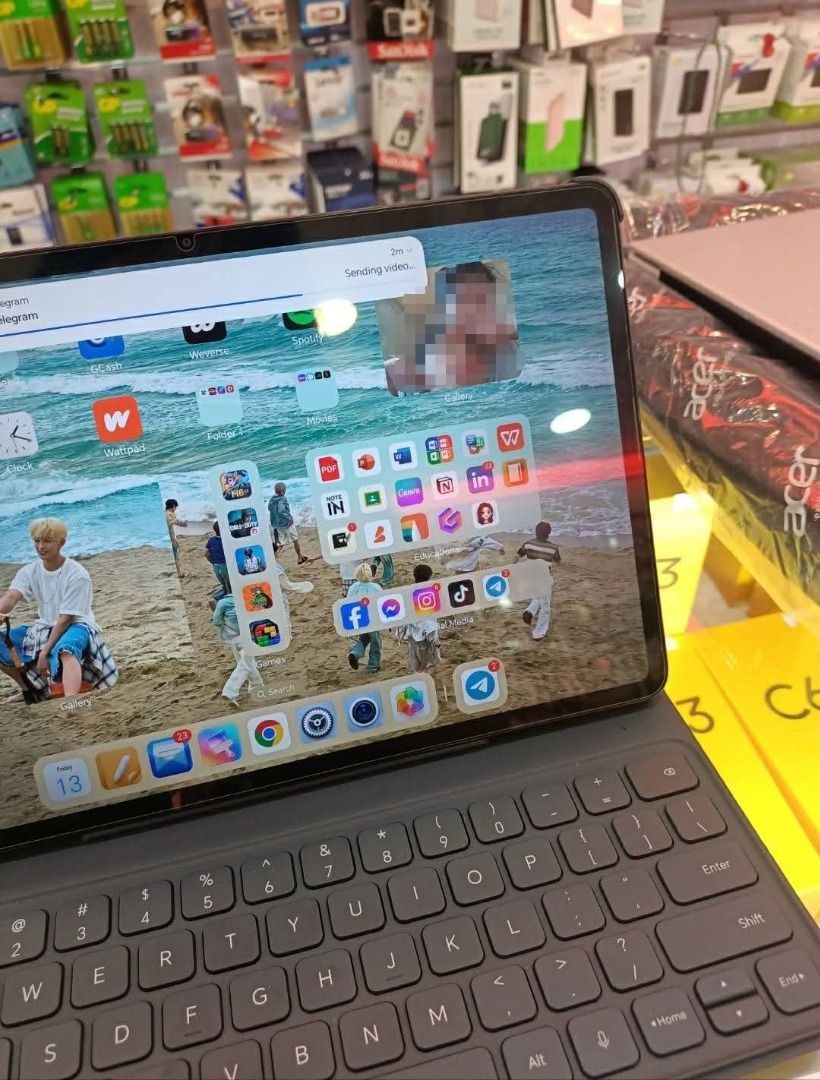 Honor pad 9 256gb! (Category: Android) located in Caloocan City. Submitted by swiftcloud.3793aa (Listing ID 1458230427, Image 1). Description: 1 year old, 1st owner. Slight issue: may small dents sa likod, hindi gumagana ang keyboard, unit only. May basag ang tempered glass. .