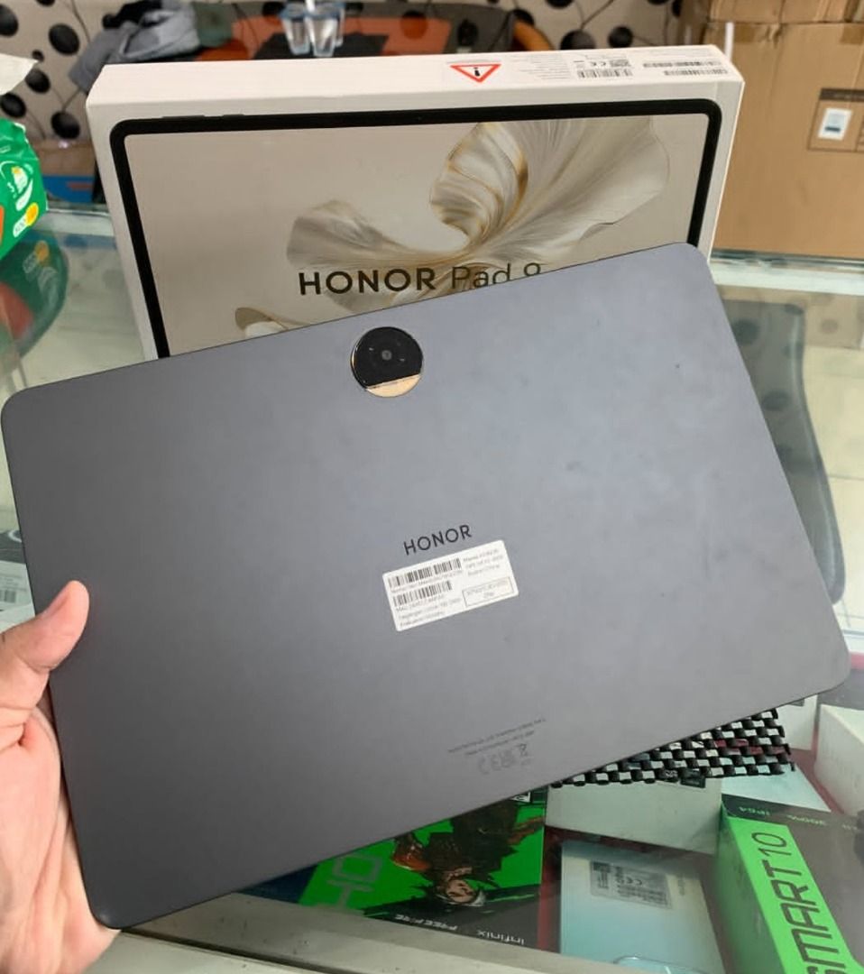 Honor pad 9 256gb! (Category: Android) located in Caloocan City. Submitted by swiftcloud.3793aa (Listing ID 1458230427, Image 3). Description: 1 year old, 1st owner. Slight issue: may small dents sa likod, hindi gumagana ang keyboard, unit only. May basag ang tempered glass. .
