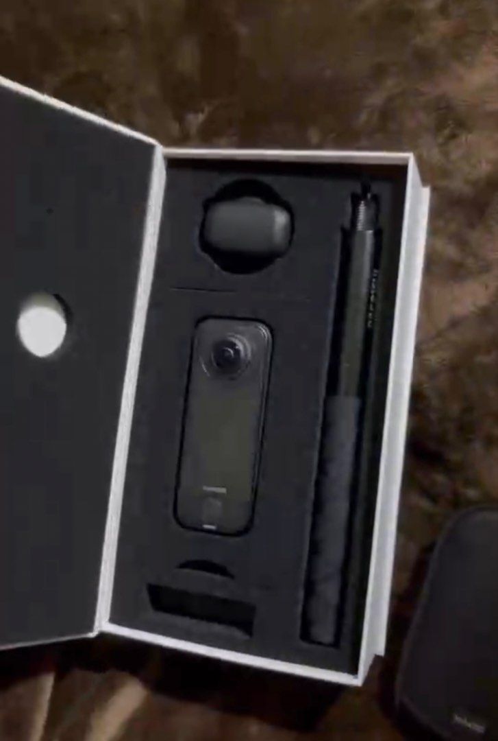insta360 X4 Air (Starter Bundle) (Category: Video Cameras) located in Manila. Submitted by migggycee (Listing ID 1458242919, Image 2). Description: insta360 X4 Air (Starter Bundle) -invisible stick -extra battery -lens cap -charging cable (no adapter) -no SD card Barely used.