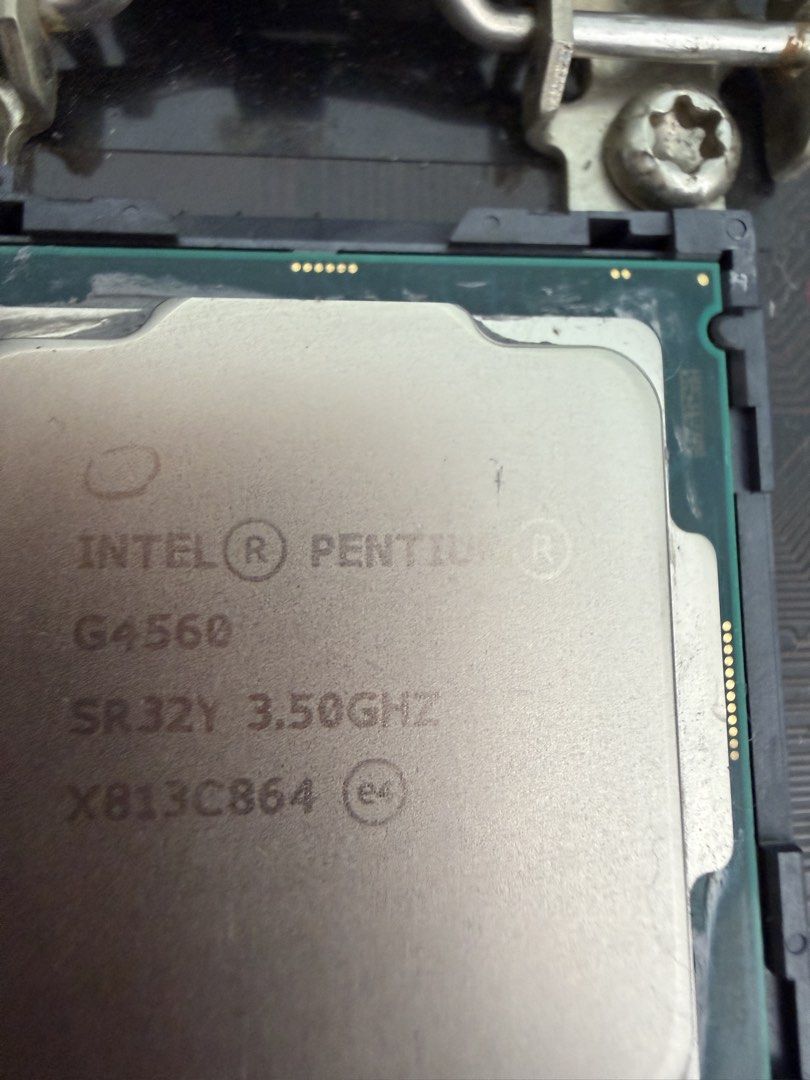 Intel G4560 CPU Processor (Category: Computer Parts) located in Kuala Lumpur. Submitted by applev7 (Listing ID 1458101152, Image 1). Description: Intel G4560 CPU Processor Assalamu'alaikum dan selamat sejahtera, Sebijik processor Intel untuk dilepaskan Condition cun tiptop Brand : Intel Model : G4560 Core : 2 Thread : 4 Base Speed : 3.5 Ghz Boost Clock : 4.5 Ghz am4processormurah am4murah am4processorgamingmurah processormurah processorgamingmura
