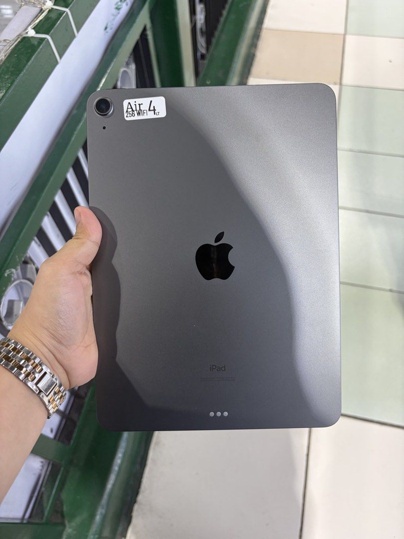 Ipad Air 4 256gb Wifi No issue All working (Category: iPad) located in San Juan City. Submitted by javedsgadgetshop (Listing ID 1458105755, Image 1). Description: PTPA : Padelete po if bawal ❌ Here's the QUICK INFO ✅ ➡️ iPad Air 4 ➡️ 256GB ➡️ Spaceblack COLOR ➡️ Wifi Only ➡️ 95% MAKINIS & Good BATT ➡️ STORE WARRANTY ➡️ WITH CASE AND CHARGER - serial can be check on apple website |Money back if its proven fake ( for iphone only ) ‼️ 🤝 We accept s