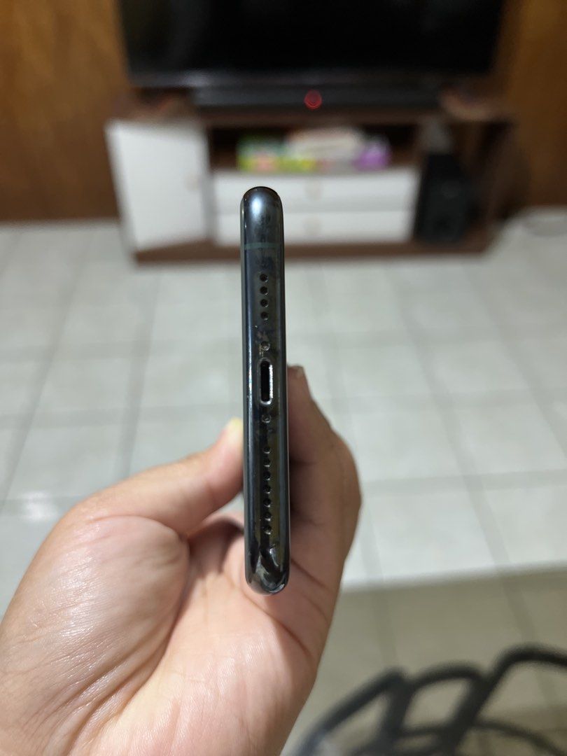 Iphone 11 promax (Category: iPhone 11 Series) located in Las Pinas. Submitted by kyuwi (Listing ID 1458109553, Image 3). Description: 11 pro max 64 gb 88% battery Face ID✅ True tone✅ Crisp buttons No scratches( never nagamit na walang case) All working gagamitin nalang Inclusions: Cases Original charger Orignal box.