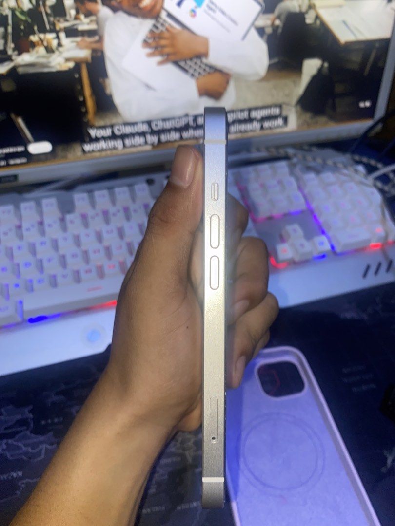 IPHONE 14| 128GB (Category: iPhone 14 Series) located in Tuguegarao City. Submitted by ron_vyr (Listing ID 1458212567, Image 2). Description: IPHONE 14 | 128GB — BRAND-NEW CONDITION ━━━━━━━━━━━━━━━━━━━━━ Color: Starlight Inclusions: * 1× Phone Case * Installed Tempered Glass * Original Lightning Cable * ❌ No box included ✅ Unit Details * 87% Battery Health — original battery, not boosted or replaced * True Tone & Face ID — fully functional * No d