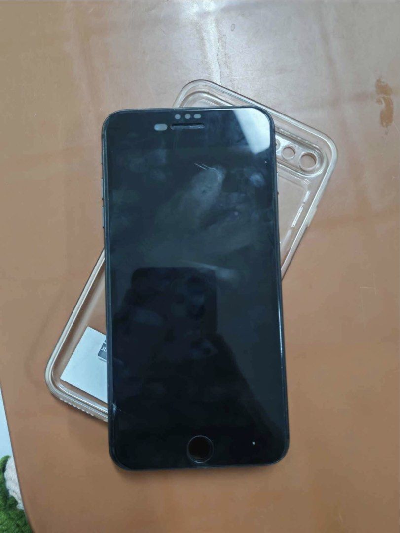 Iphone 8 plus (Category: iPhone 8 Series) located in Manila. Submitted by cassandra0405 (Listing ID 1458179682, Image 2). Description: Fs: iphone 8 plus 64 gb Ladyowned! No issue bukod sa maliit na dent Rfs:spare phone lang .