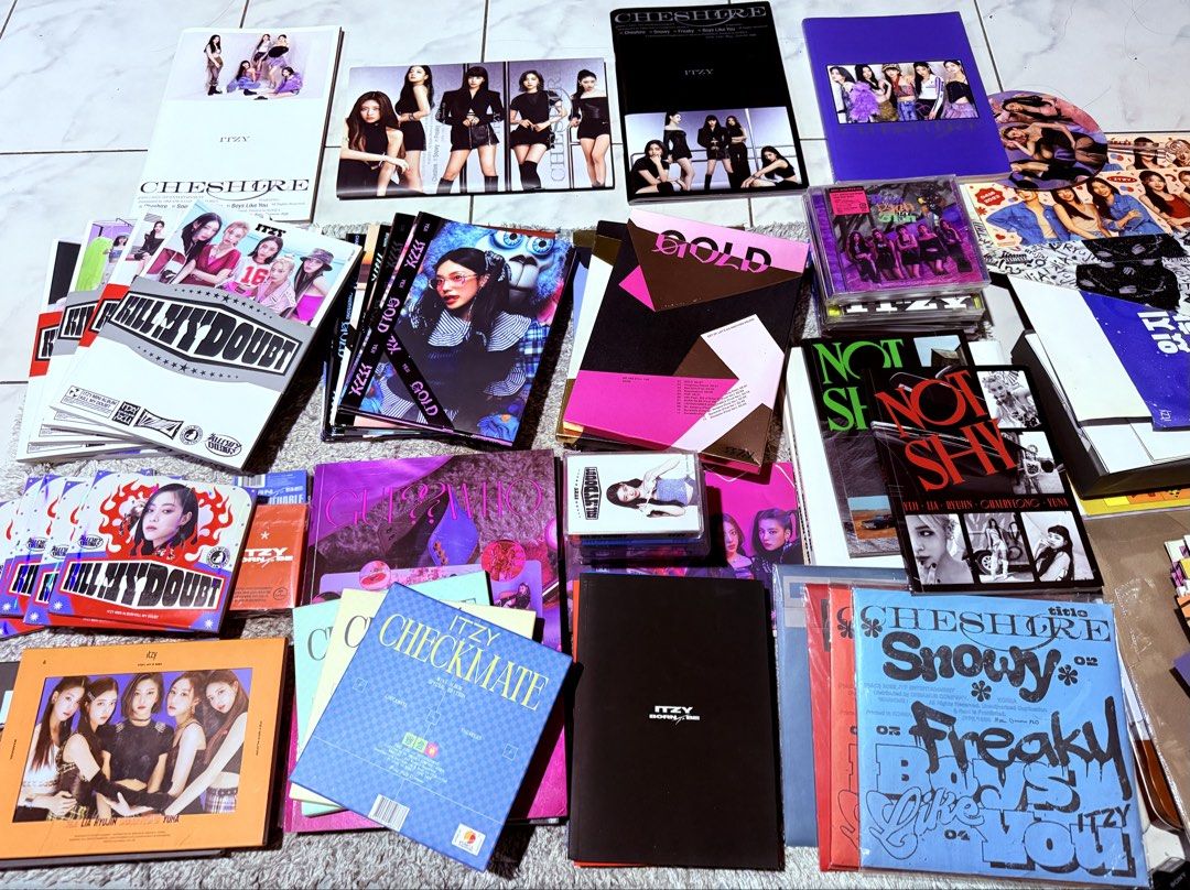ITZY K-pop Albums - Various Releases (Category: CDs & DVDs) located in Manila. Submitted by preownedbyyas (Listing ID 1458198449, Image 1). Description: - ITZY Album Collection - Perfect for MIDZYs! Each albums ranges from 150-250 pesos (negotiable) and for cassettes that ranges from 80-100 pesos each (negotiable) - Special Editions Available: 'GOLD', 'Voltage', 'Checkmate' - Unsealed, but with many inclusions Kindly dm for more details. .
