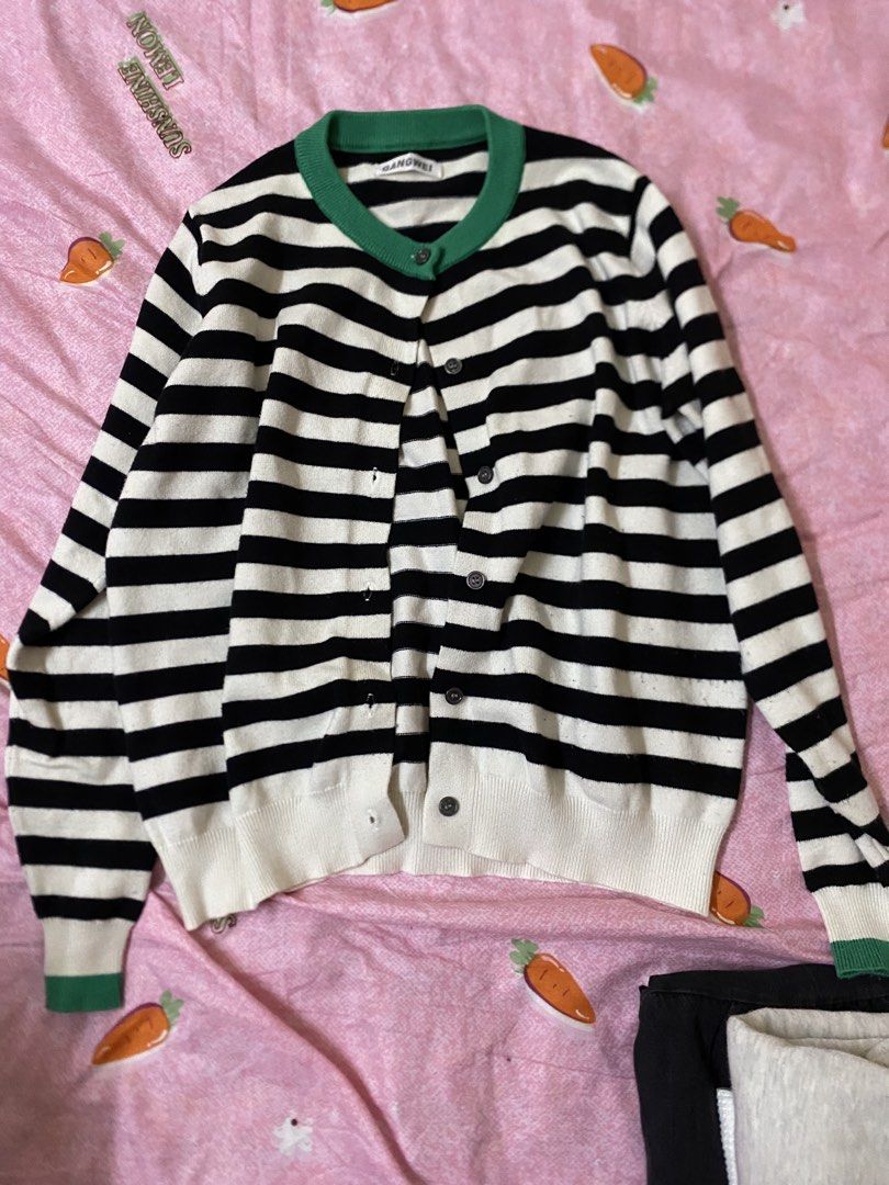 jacket (Category: Coats, Jackets and Outerwear) located in Bandar Hilir. Submitted by user5050 (Listing ID 1458261646, Image 3). Description: each rm 50 .
