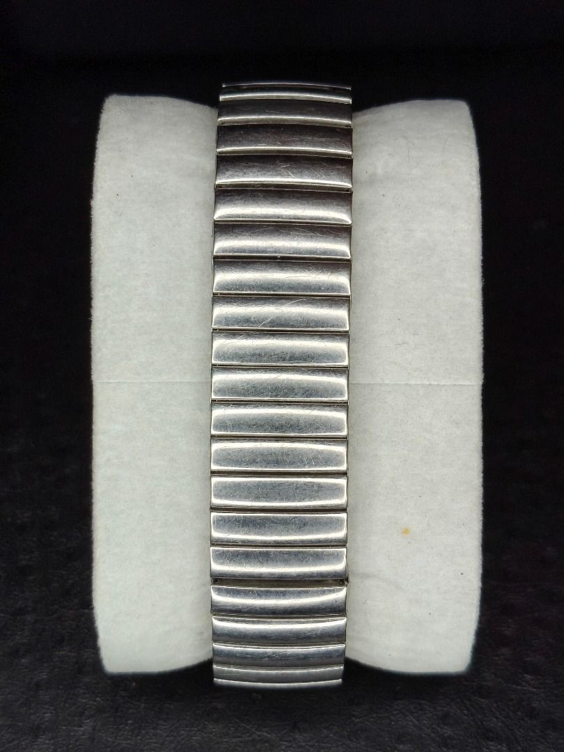 Jamaica Time Jump Quartz Watch (Category: Men's Watches) located in Tagbilaran City. Submitted by mr_chic (Listing ID 1458242119, Image 3). Description: - Cool Jamaica Time Jump watch - Unique face design - Reliable quartz movement - Water resistant up to 5 ATM - Durable stainless stretchable steel band - Wrist size: 6.5 Inches but stretchable - Case size: 36mm/38mm with Crown - Model J2090 - Exclusive and unique design - Ideal for everyday wear 