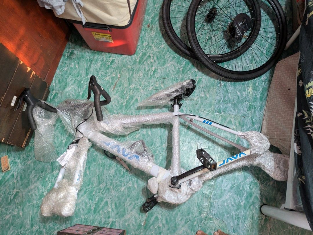 JAVA bike (Category: Bicycles) located in Kuala Lumpur. Submitted by lilfatih (Listing ID 1458194781, Image 1). Description: Basikal JAVA semua okay tapi kene tukar dia punya tiub tayar je(sbb lama tak guna) , tayar Masih baru meet up area setapak .