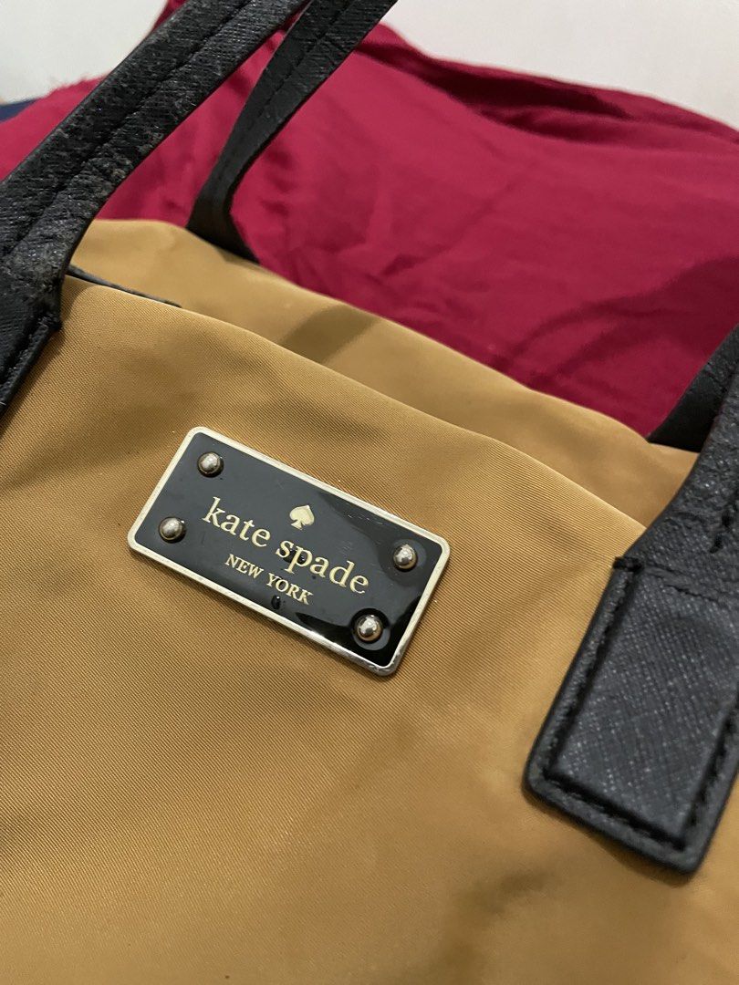 Kate Spade Shoulder Bag (Category: Shoulder Bags) located in Makati City. Submitted by coolchic.ave (Listing ID 1458260638, Image 2). Description: Signs of use sa handle Condition 6/10.