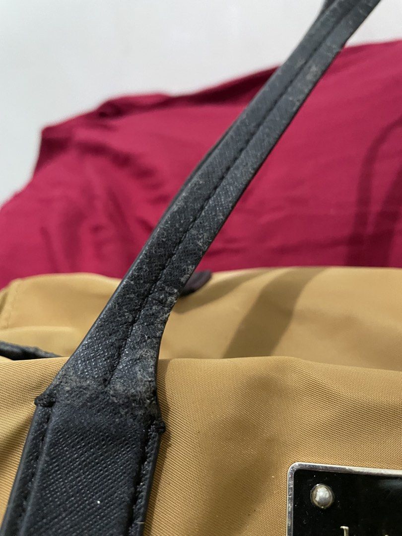 Kate Spade Shoulder Bag (Category: Shoulder Bags) located in Makati City. Submitted by coolchic.ave (Listing ID 1458260638, Image 3). Description: Signs of use sa handle Condition 6/10.