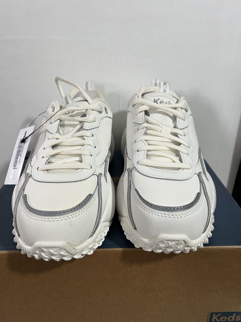 KEDS BOUNCH WHITE/SILVER SIZE 8 (Category: Sneakers) located in Baguio. Submitted by kyrawang22 (Listing ID 1458160889, Image 1). Description: .