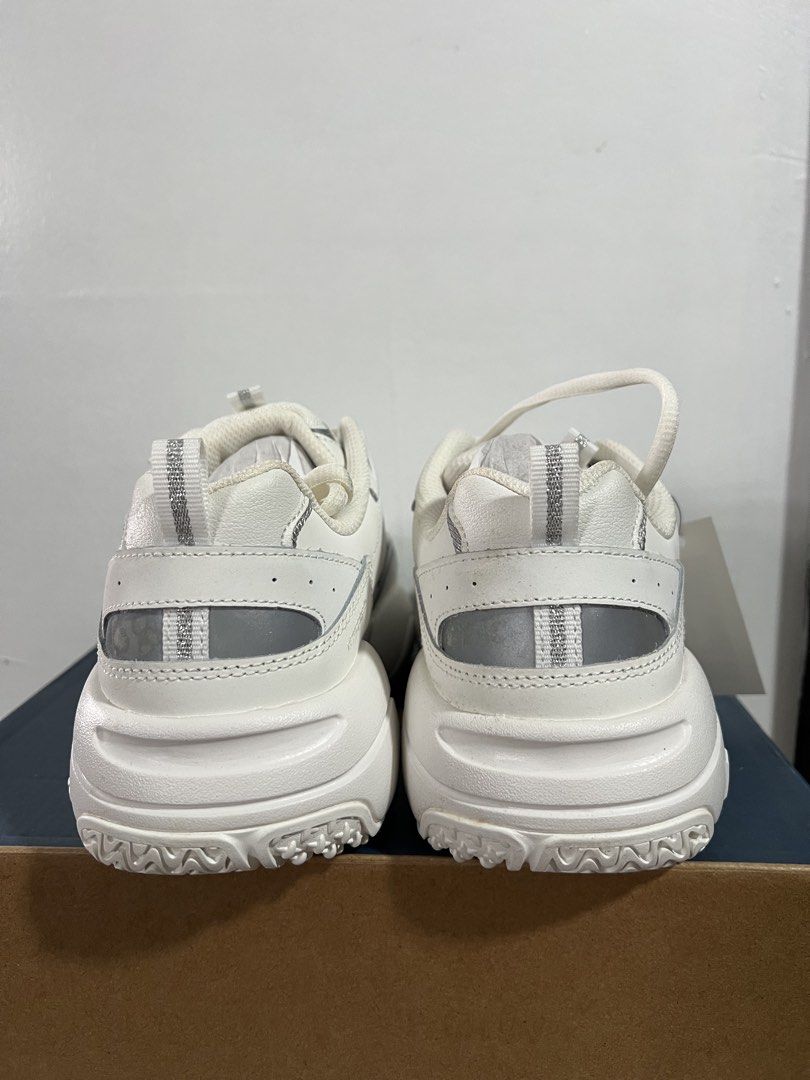 KEDS BOUNCH WHITE/SILVER SIZE 8 (Category: Sneakers) located in Baguio. Submitted by kyrawang22 (Listing ID 1458160889, Image 3). Description: .