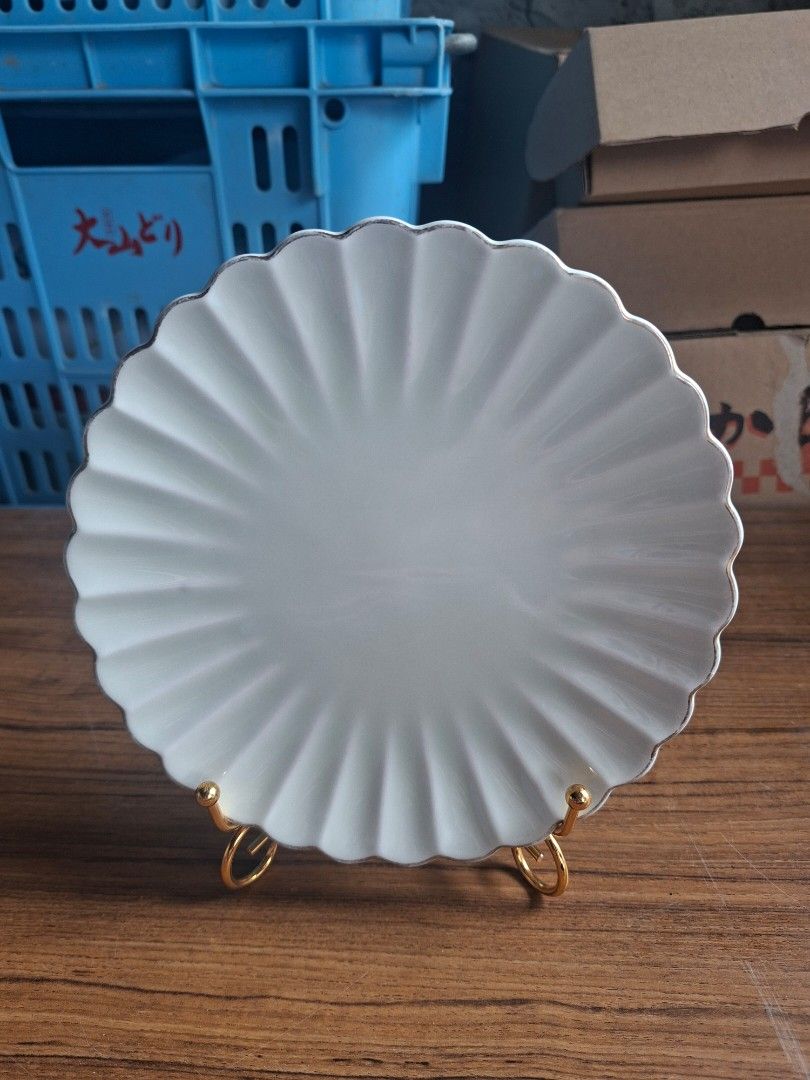 Kirin - New Arita Ware Cake Stand (Category: Other Kitchenware & Tableware) located in Consolacion. Submitted by luxekerei (Listing ID 1458150983, Image 1). Description: 17.5cm in diameter.