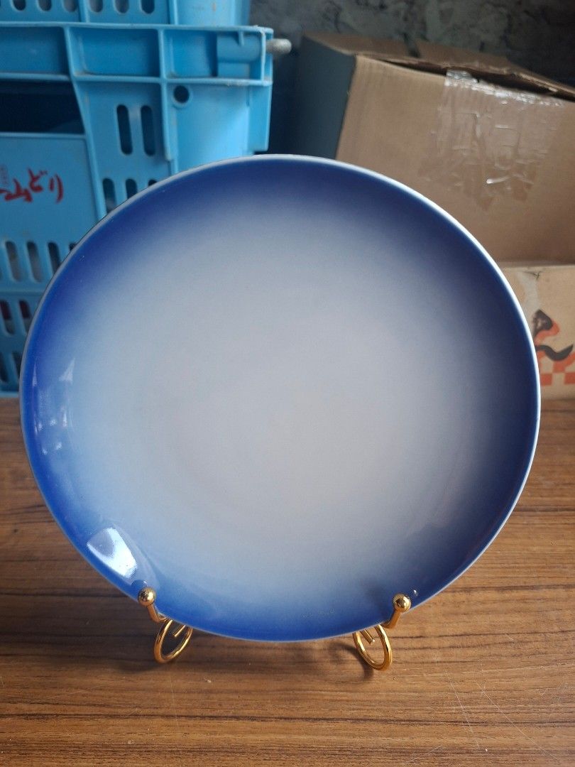 Kirin New Arita Ware Cake Stand (Category: Other Kitchenware & Tableware) located in Consolacion. Submitted by luxekerei (Listing ID 1458158644, Image 1). Description: .