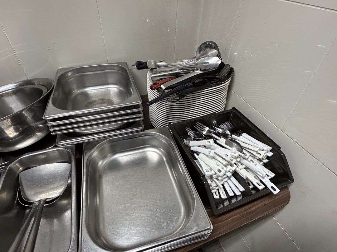 Kitchen ware (Category: Cookware & Accessories) located in Singapore. Submitted by yufeik (Listing ID 1458098342, Image 2). Description: Kitchen ware perfect for cai png stalls. Self collection only.