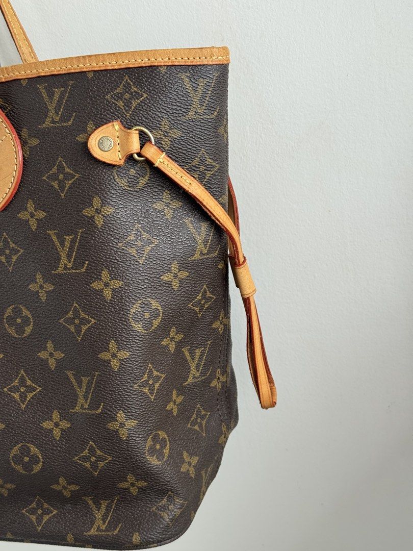 L V neverfull (Category: Luxury Bags & Wallets) located in Mabalacat. Submitted by ccstyleavenue (Listing ID 1458111696, Image 3). Description: Please don’t PM just asking for auth3nticity or availablility. This is available unless stated Sold. This bag is thrift sourced. Korea sourced With flaw Coded.