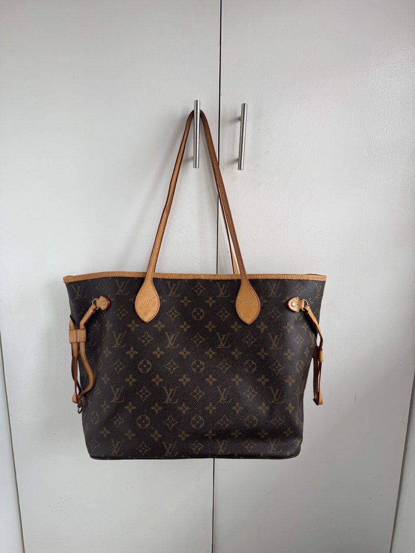 L V neverfull (Category: Luxury Bags & Wallets) located in Mabalacat. Submitted by ccstyleavenue (Listing ID 1458111696, Image 1). Description: Please don’t PM just asking for auth3nticity or availablility. This is available unless stated Sold. This bag is thrift sourced. Korea sourced With flaw Coded.