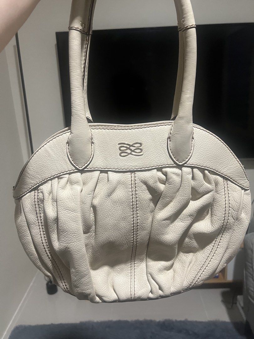 Lancel Paris Leather Handbag (Category: Luxury Bags & Wallets) located in Cainta. Submitted by xkengkaix (Listing ID 1458201499, Image 2). Description: - Authentic Lancel Paris handbag - Elegant cream leather - Signature Lancel infinity logo - Stylish gathered detail on the front - Chic top handles for carrying - Beautiful pink floral interior lining - Includes interior pockets for organization - A truly classic and timeless piece.