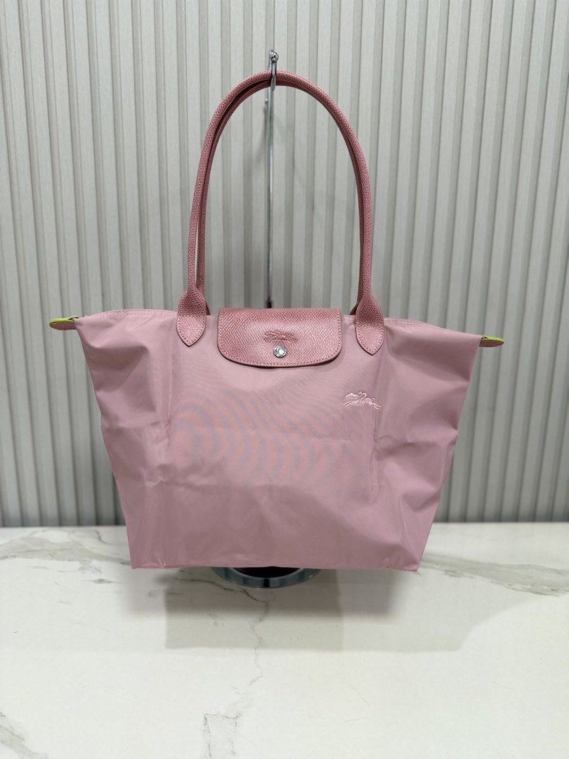 LC medium size (Category: Tote Bags) located in Manila. Submitted by sky_shansai_sumer (Listing ID 1458111246, Image 2). Description: Its a preloved/used bag Medium size,petal pink color Longchamp green series 9.5/10 condition Location: cebu city Note:this is original/authentic, but authenticity is not professionally guaranteed by the seller. Buyers are required to conduct their own research and self-authenticate the item to their satisfaction be