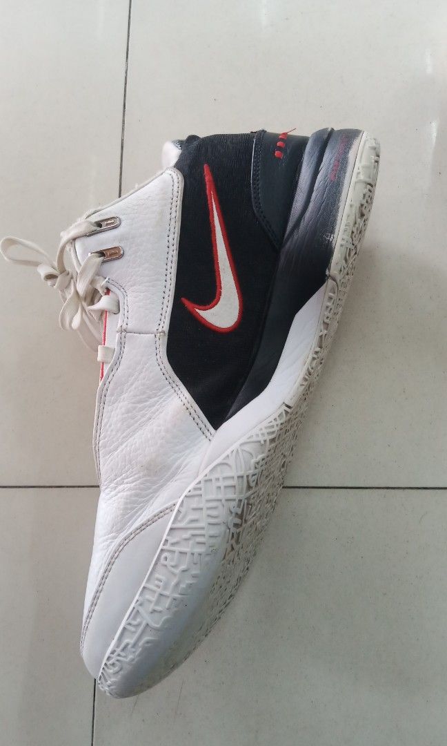 Lebron First Game (Category: Sneakers) located in Muntinlupa City. Submitted by wagguthrift (Listing ID 1458110432, Image 3). Description: Still in Very Good Condition Minor Issues: heel drags.