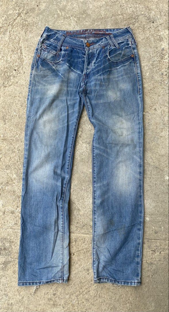 Levis copper rare jeans (Category: Jeans) located in Surigao. Submitted by santostris12676 (Listing ID 1458176663, Image 1). Description: Size 32 on tag Length 43 Hem 8 Issue last pic.