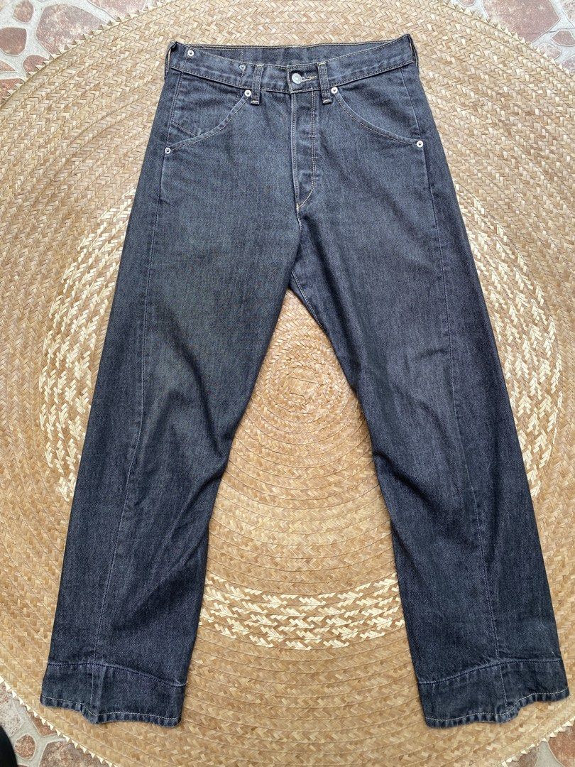 Levi’s Engineered Jeans (Category: Jeans) located in Legazpi City. Submitted by inviteonly (Listing ID 1458107384, Image 2). Description: — 30” waist on tape — 30” inseam — meant to sit on natural waist — 4-button fly, means it’s a higher rise than your normal jeans — slant front/pockets — nickel plated hardwear — inside patch coin pocket — oat colored contrast stitching — rivetted back pockets — with the wider leg, this is great with chunky snea