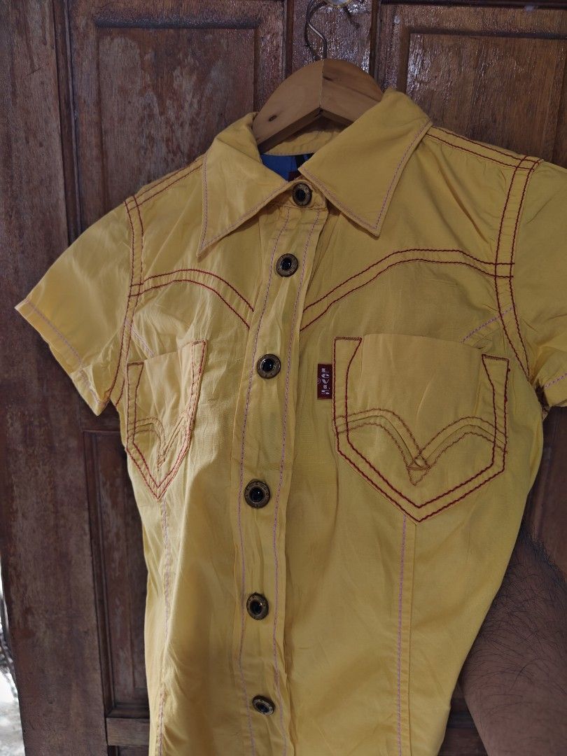 Levi's Polo women's (Category: Others Tops) located in Iloilo. Submitted by branded-boy0422_16 (Listing ID 1458150626, Image 3). Description: W: 15 L: 23 Good as new no issue.