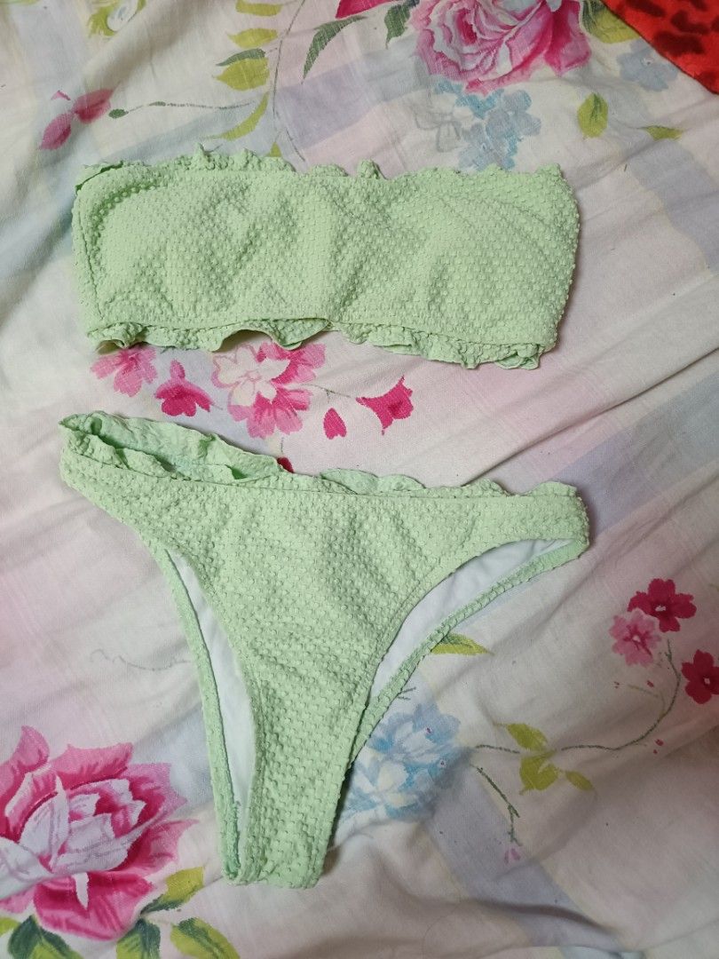 Light Green Ruffled Bandeau two-piece Bikini (Category: Bikinis & Swimsuits) located in Bulacan. Submitted by diann3333 (Listing ID 1458295730, Image 1). Description: Small–Medium — stretchy material, fits bust 32–34, waist 24–27 Removable padding, no straps — can wear with straps if needed.