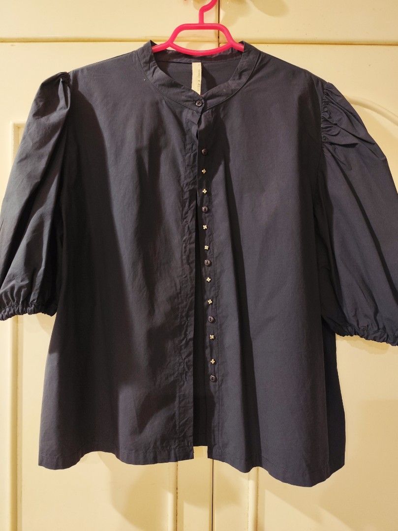 Lily and James navy blue XL (Category: Blouses) located in Bulacan. Submitted by magpie.corner (Listing ID 1458238375, Image 1). Description: Never used but washed, with snaps to keep the front secure Navy blue cotton poplin flat measurements length: 24 1/2 inches width: 22 1/2 inches sleeve: 14 inches MOP: Gcash, Maya, BDO 🚢 Shipping fee starts at 51 via J&T shipping STRICTLY SATURDAYS only. If I can ship sooner, buyer will be duly informed. ❌N