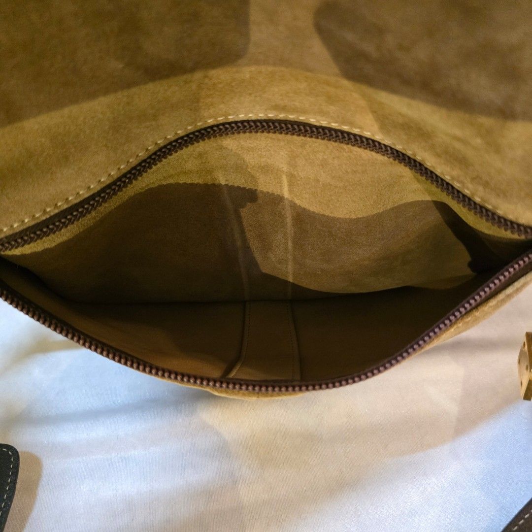 Loewe vintage crossbody bag (Category: Luxury Bags & Wallets) located in Paranaque City. Submitted by kyshei (Listing ID 1458128696, Image 3). Description: 💯percent legit/orig moneyback guaranteed with legitgrails cert..