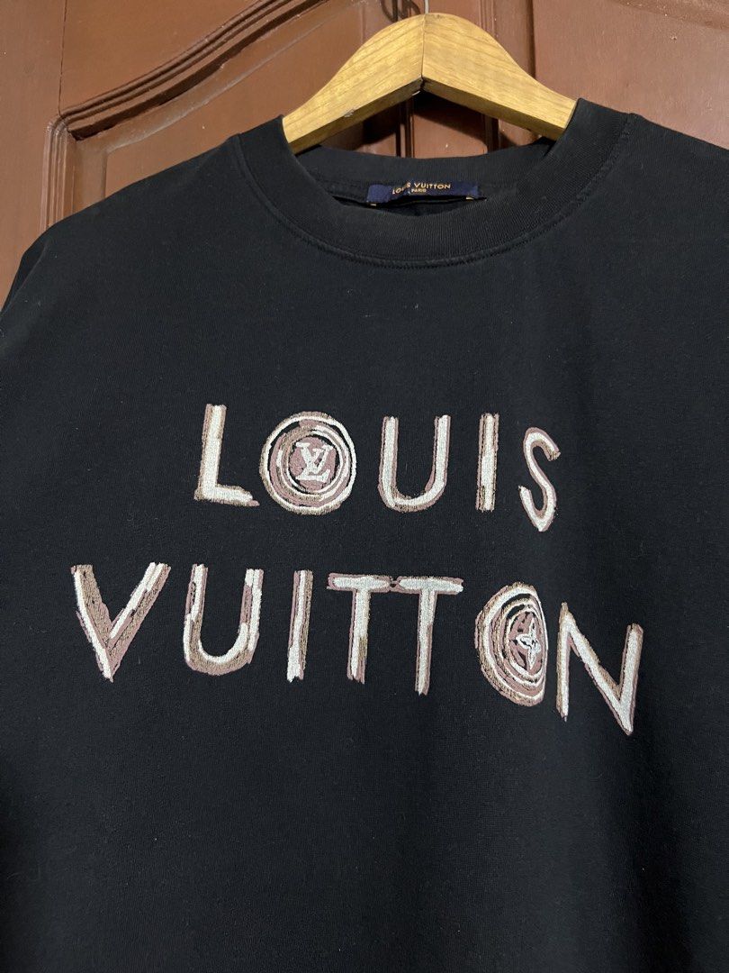 Louis Vuitton Hanging Chains Black Shirt (Category: Luxury Apparel) located in Manila. Submitted by thriftpoint99 (Listing ID 1458253327, Image 3). Description: 25x30 No issue Excellent condition.