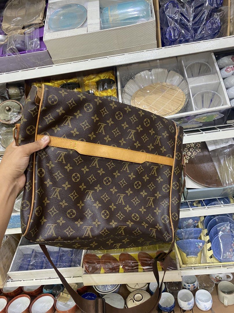 Louis Vuitton Monogram Abbesses messenger bag (Category: Luxury Bags & Wallets) located in Manila. Submitted by mikeed. (Listing ID 1458163243, Image 2). Description: Louis Vuitton Monogram Abbesses messenger bag.