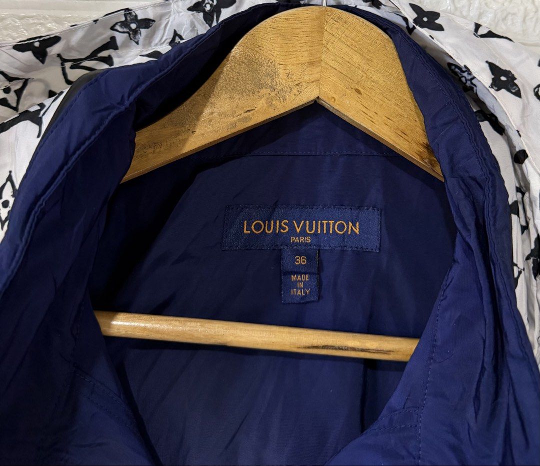 LOUIS VUITTON NAVY POLYAMIDE HOODED JACKET (Category: Luxury Apparel) located in Baguio. Submitted by kds_stuffs (Listing ID 1458173265, Image 3). Description: Mine: 2.5k 📍LOU1S VU1TTON navy polyamide hooded jacket😍 All buttons, zippers, aglets & back zipper naka elvi ✨ Packable hood ✨ Size: M-XL Dimension: 23L x 27W Color rate: 9/10 Issue: ❌ Excellent condition Need wash Gandara neto 💗.