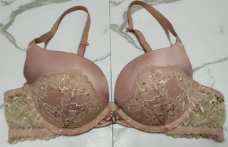 (Category: ) located in . Submitted by AnnieMcq (Listing ID 1458229606, Image 1). Description: .