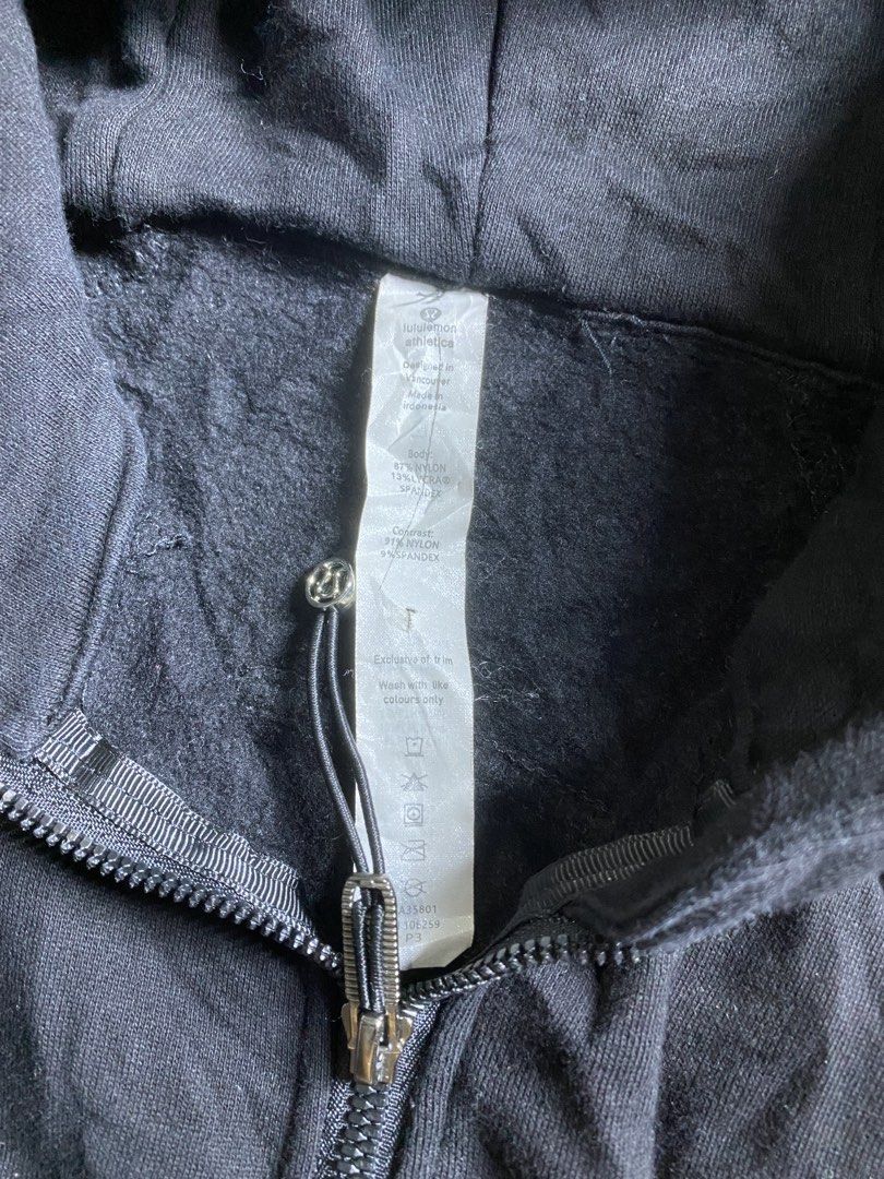 Lululemon black scuba jacket (Category: Coats, Jackets and Outerwear) located in Tacurong. Submitted by _markus (Listing ID 1458208755, Image 3). Description: Dimes W17 L23 As new condition No issue 650+sf.
