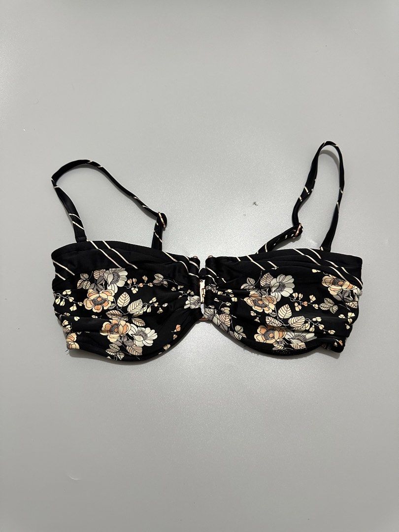 (M) SEAFOLLY Underwired Bikini Top / Swim Top (Category: Bikinis & Swimsuits) located in Cainta. Submitted by sunnyfloshop (Listing ID 1458140070, Image 2). Description: Brandnew 🍃Medium 🍃Adjustable straps 🍃Hook closure 🍃Underwired.